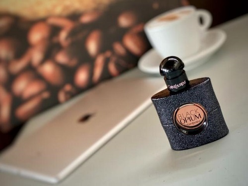 thiet-ke-yves-saint-laurent-black-opium-eau-de-parfum.jpg