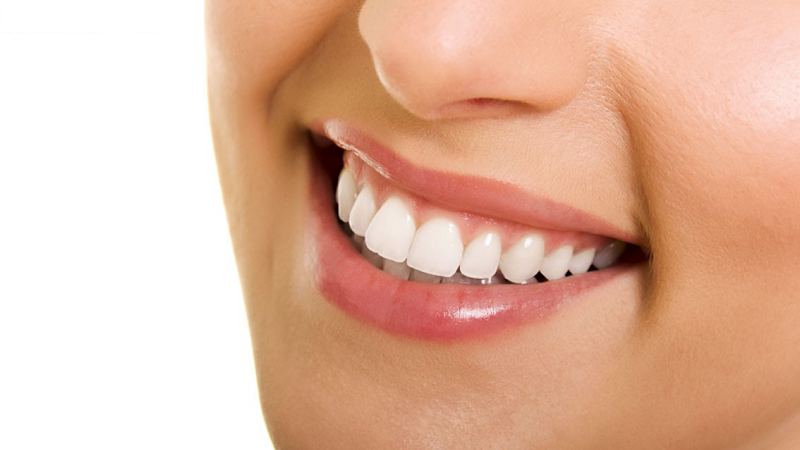 So Sánh Răng Sứ Titan Và Răng Sứ Zirconia: Nên Chọn Loại Nào?