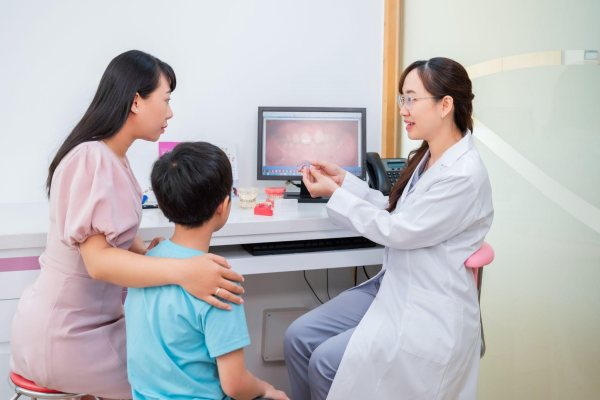 Bao Nhiêu Tuổi Thì Được Trồng Răng Implant? Chuyên Gia Tư Vấn!