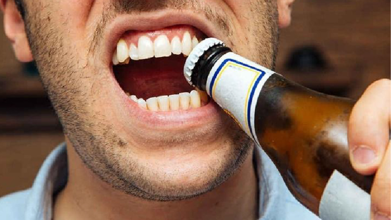 Răng Bị Bể Lớn Có Bọc Sứ Được Không? Giải Đáp Thắc Mắc