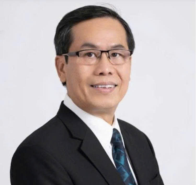 Vượt sóng công nghệ bằng trái tim nhân văn