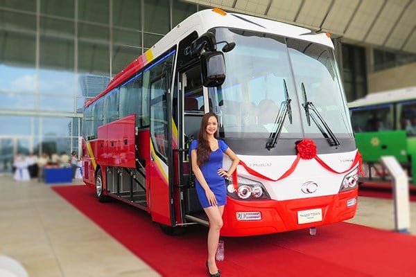 Cho thuê xe đường dài 29 chỗ Thaco Town